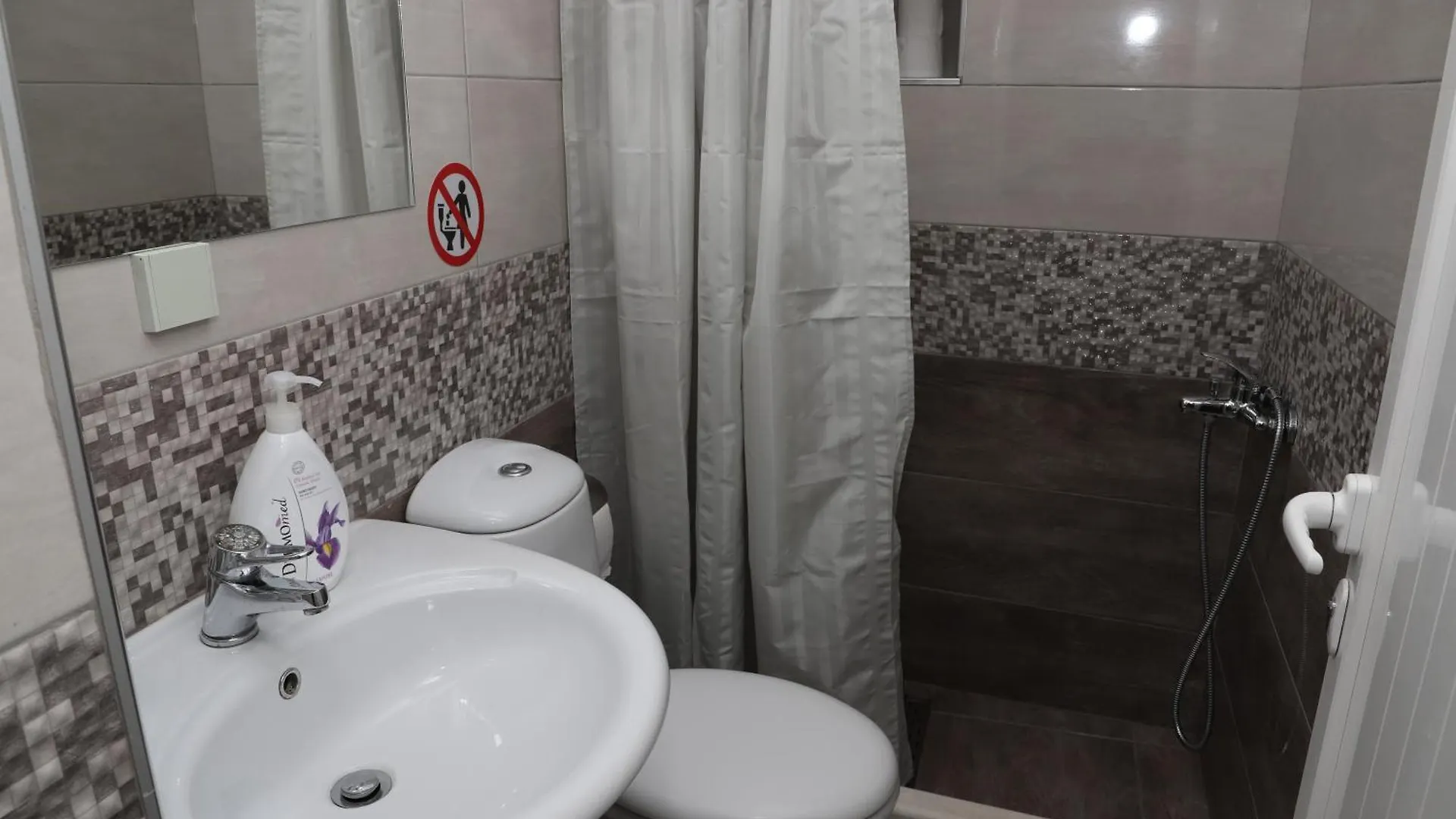 Maro'S Guesthouse Berat 0*,