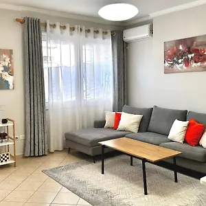 Apartment Quiet & Spacious Center - 4 Min Walk, Tirana
